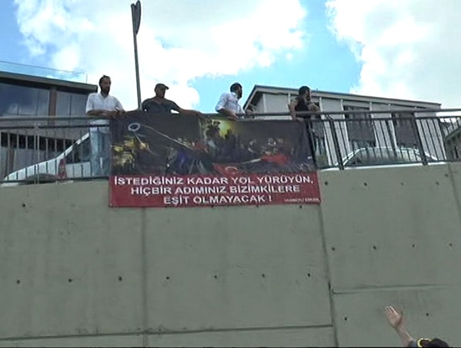 D-100 Karayolu'nda CHP'nin provokatif yryne vatandalar byk tepki gsterdi
