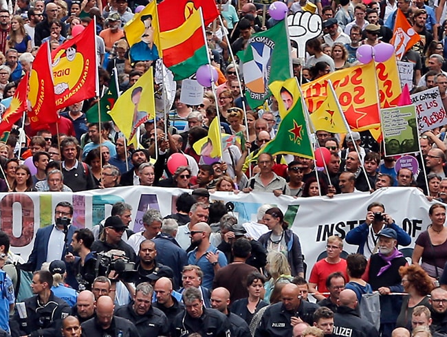 PKK paavralaryla Hamburg'da sokaa ktlar!