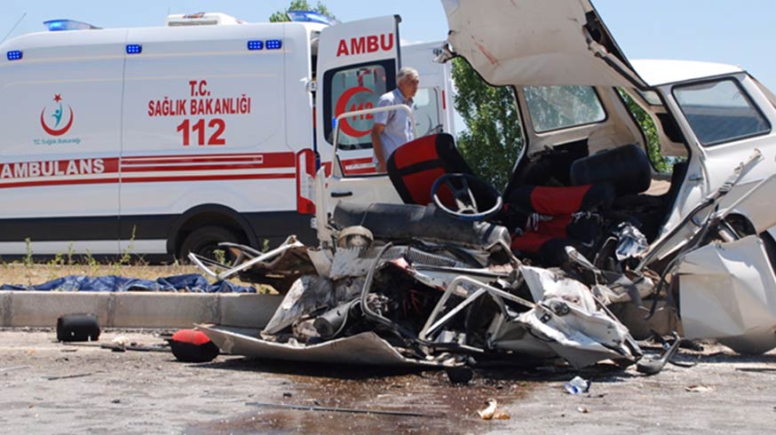 K�tahya'da trafik kazas�: 4 �l�