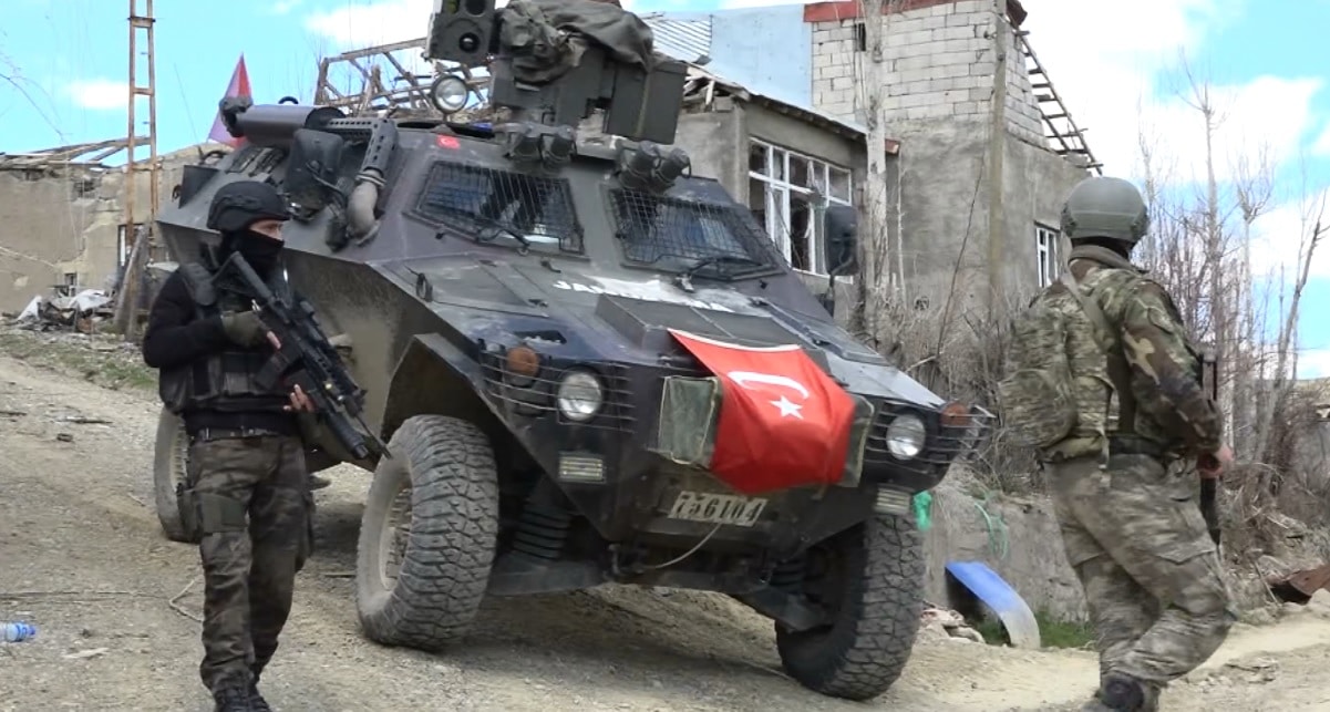 Hakkari'deki terr operasyonunda bir terrist yakaland