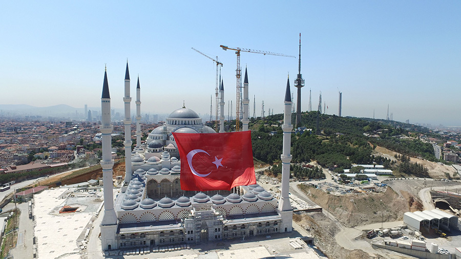 �aml�ca Camisi'ne dev T�rk bayra��