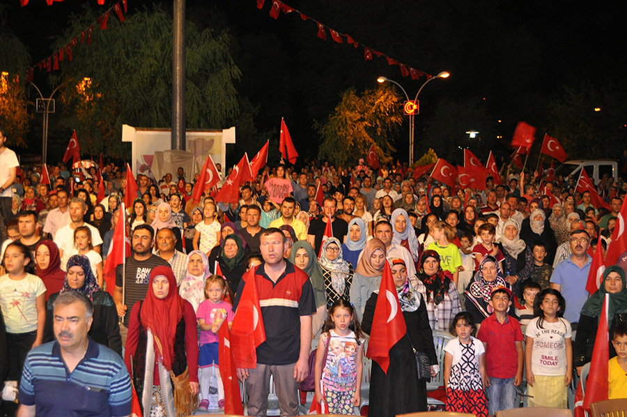 Glba'nda Demokrasi nbeti balad
