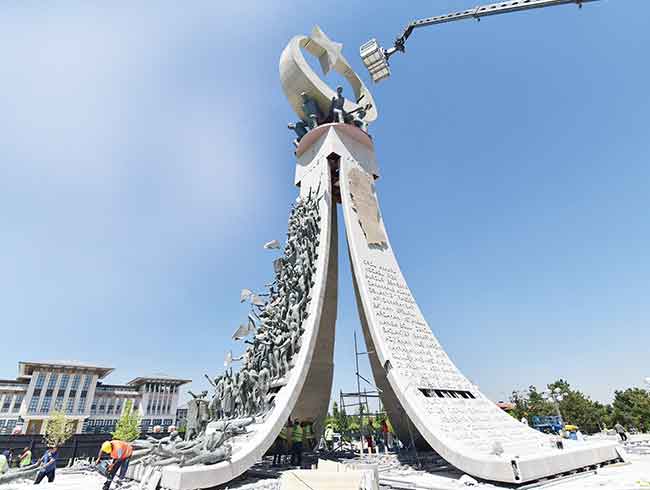 81 insan sil�etli �ehitler Abidesi