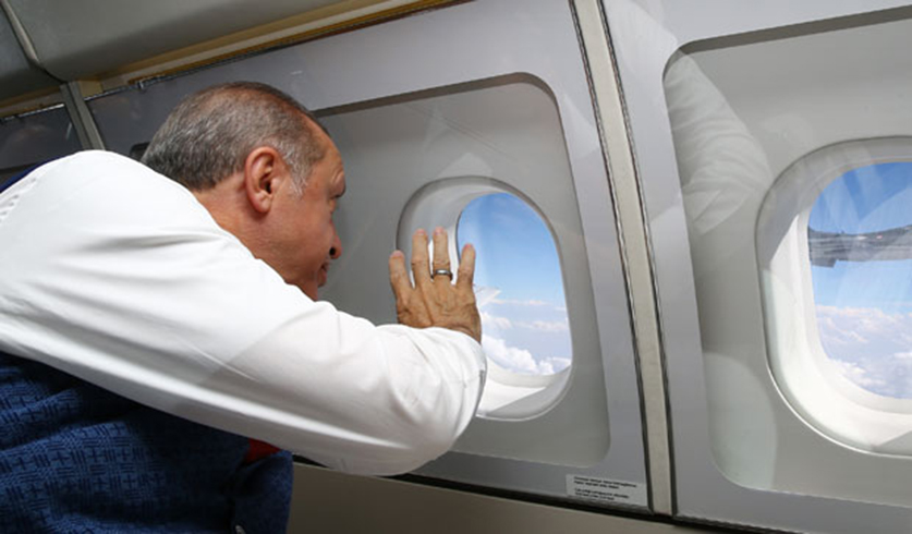 Cumhurbakan Erdoana stanbul yolculuunda F-16lar elik etti