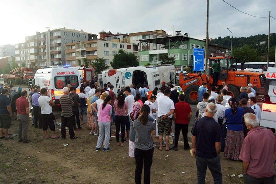 Grcistan'dan Bulgaristan'a festivale giden otobs Giresun'da kaza yapt: 38 yaral
