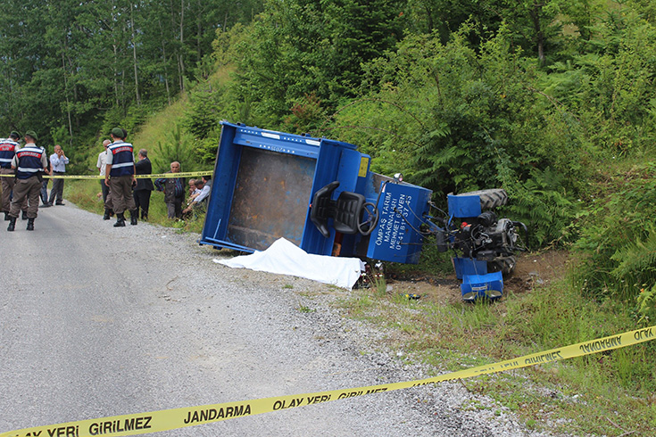 Kastamonu'da ��rencileri ta��yan pat pat devrildi