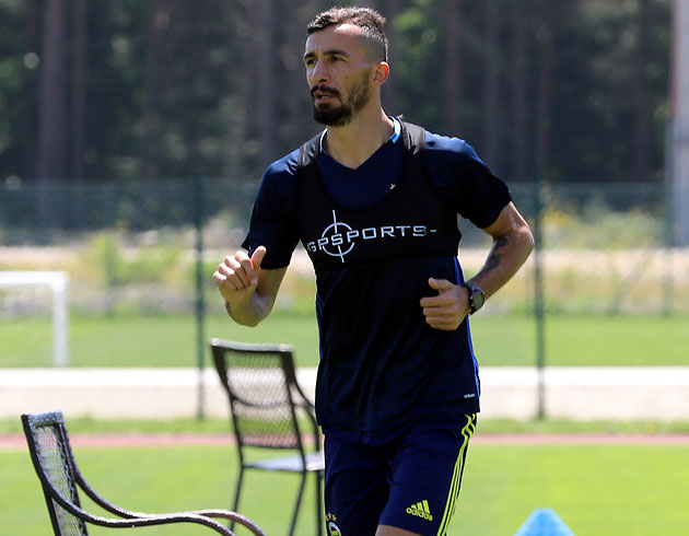 Lazio Mehmet Topal' istedi Aykut Kocaman onay verdi