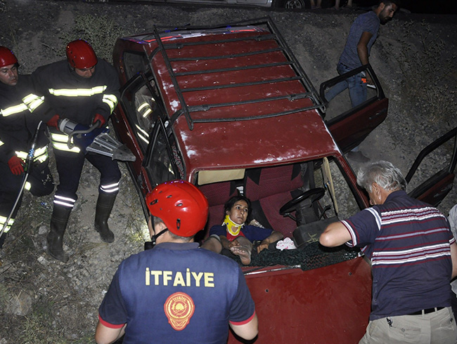Konya'da otomobil arampole devrildi: 4 yaral