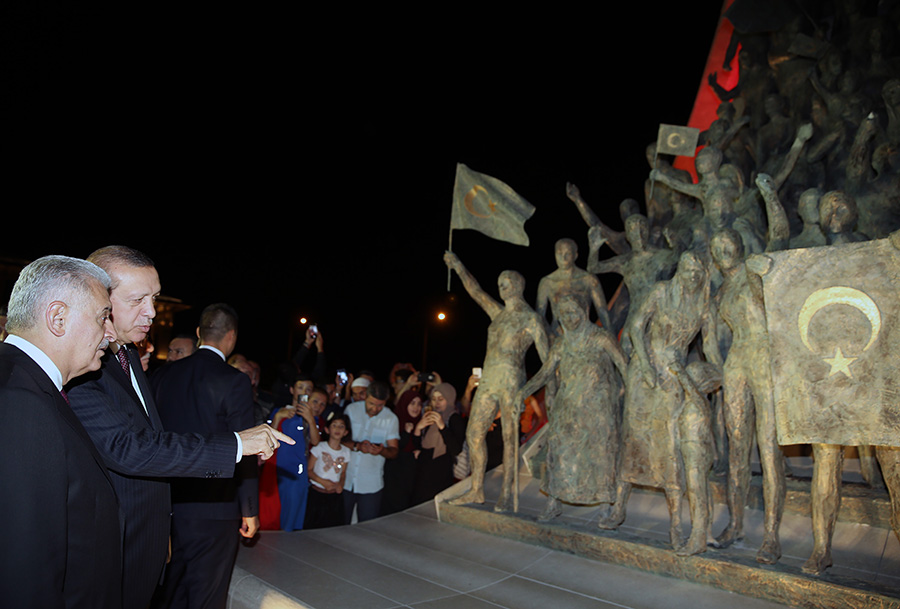 Cumhurbakan Erdoan ehitler Abidesi'ni ziyaret etti
