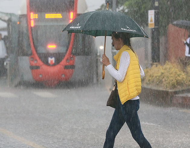 �stanbul valisi: Saat 14'ten sonra etkili ya��� bekleniyor