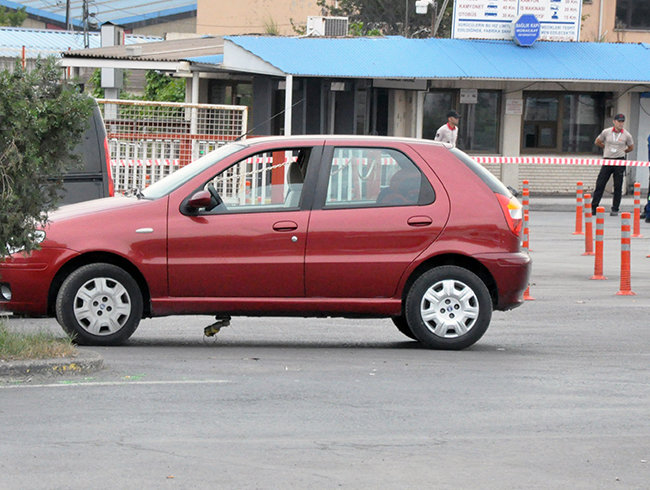 Boanma aamasndaki einin otomobiline sahte bomba dzenei yerletirdi