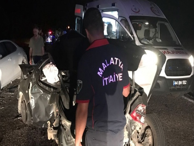 Malatya'da zincirleme kaza: 2 l 4 yaral 