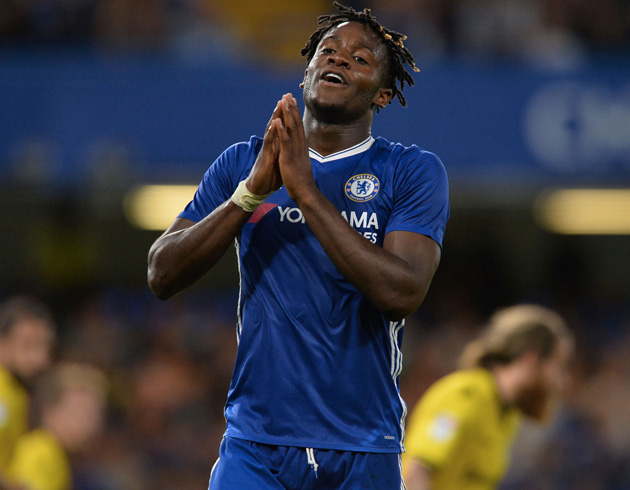 Fenerbahe'nin yllk 4 milyon euro teklif yapt Michy Basthuayi, sar-lacivertlilerin teklifini reddetti