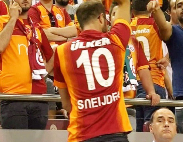 Taraftarlarn Sneijder tepkisi dikkat ekti