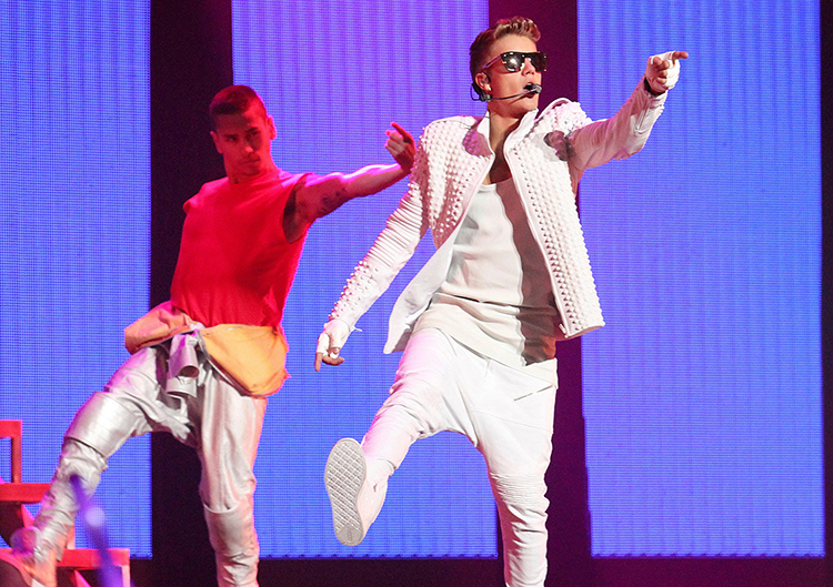 in'de ''toplumda ho karlanmayan kt davranlar'' sebebiyle Bieber'a konser izni verilmedi