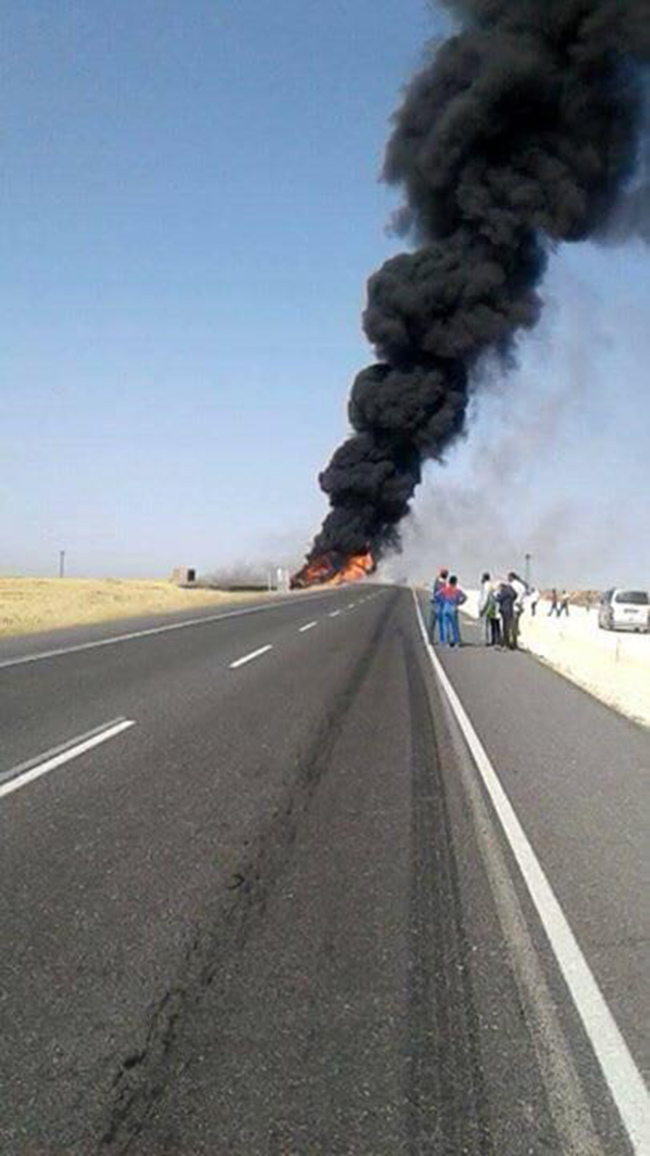 Mardin-rnak karayolunda yolcu otobsyle arpan tanker alev ald: 1 kii hayatn kaybetti
