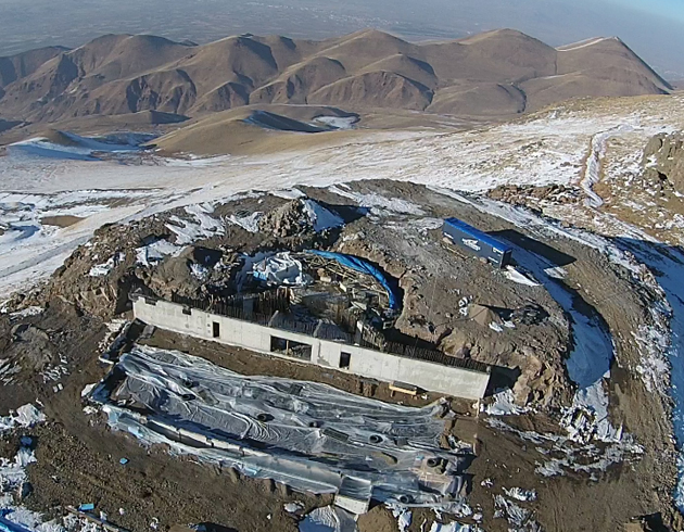 3170 m ykseklikteki Dou Anadolu Gzlemevi'nin inaat devam ediyor