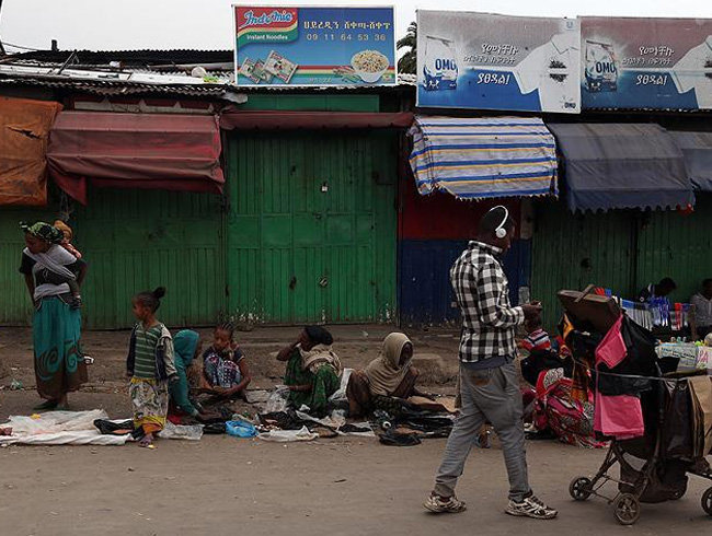 Afrika'nn en byk pazar olarak nitelendirilen Merkato Pazar'nda kepenkler indi