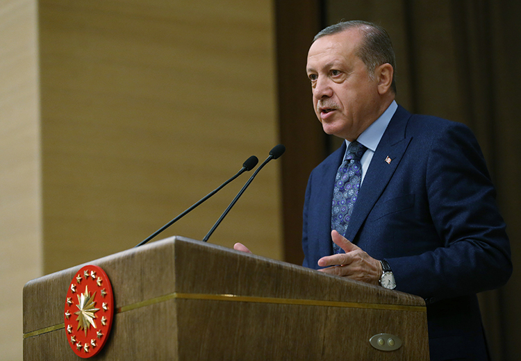AK Parti'deki srpriz toplantda konuan Cumhurbakan Erdoan: Yorulan varsa kenara ekilsin