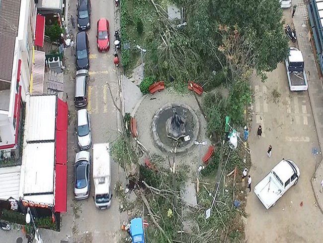 Ko�uyolu park�nda f�rt�na temizli�i