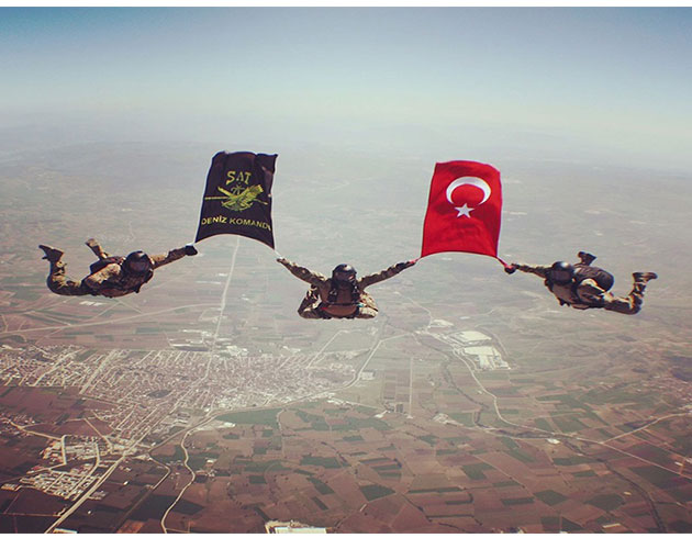  SAT timleri Bursa semalar�nda