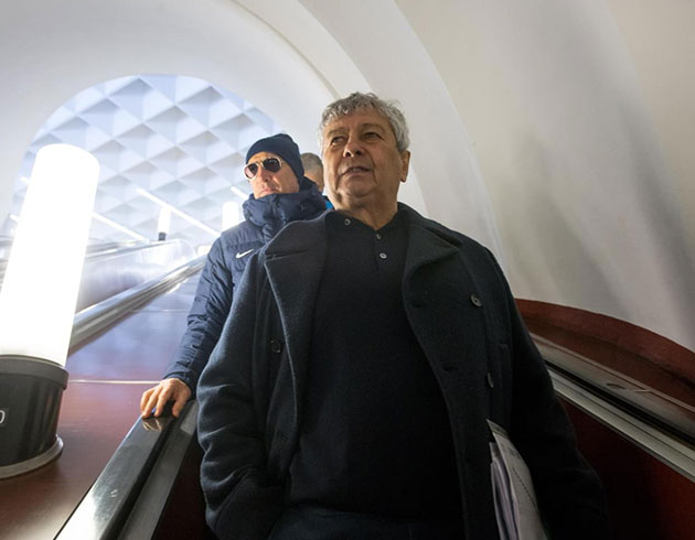 Dursun zbek, Lucescu ile grmek iin Romanya'ya gitti