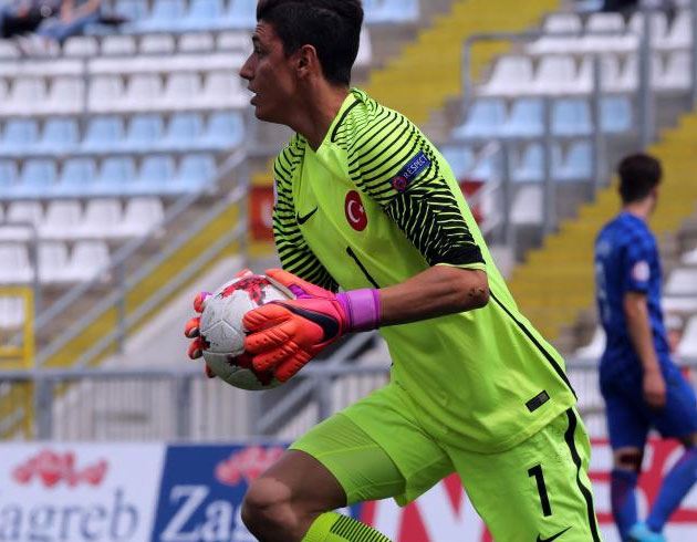 Galatasaray Berke �zer'in pe�ine d��t�