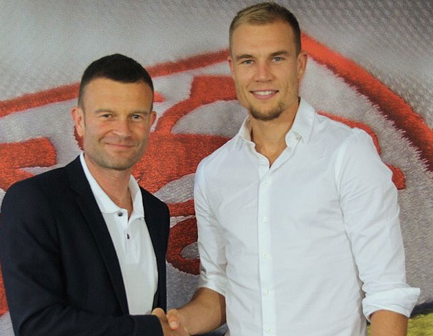 Holger Badstuber resmen Stuttgart'ta