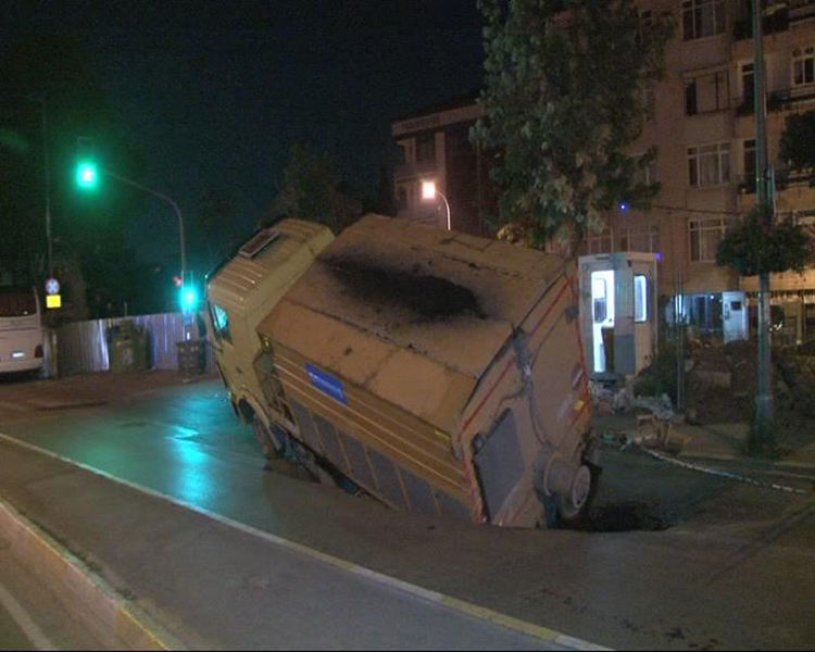 Maltepe'de asfaltlama almas yapan kamyon ken yola dt