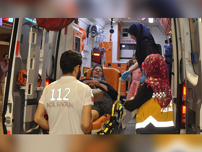 Bursa-Ankara karayolunda kontrolden kan otomobil petrol istasyonuna dald: 4 yaral