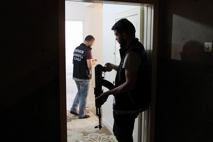 Diyarbakrda uyuturucu tacirlerine afak operasyonu: 5 gzalt