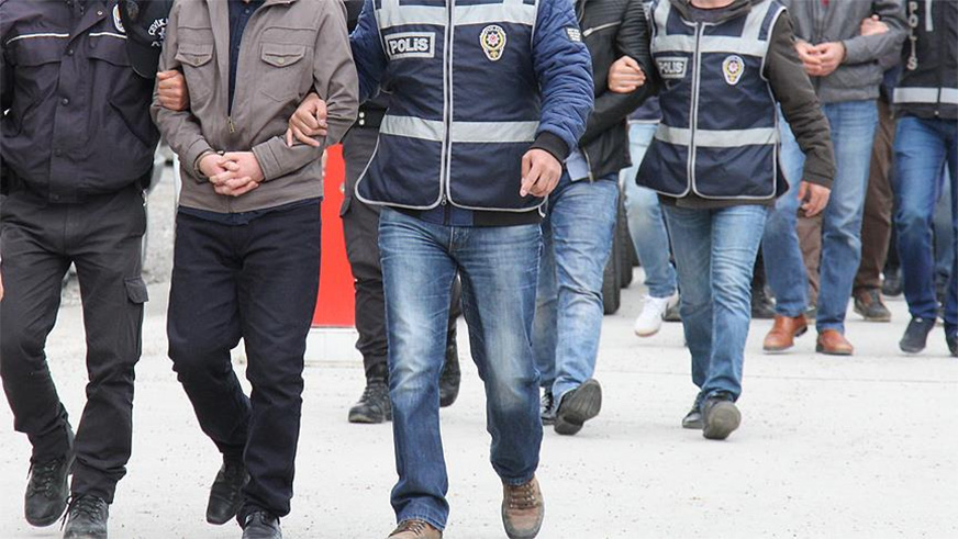 Bursa merkezli 3 ilde FET'nn retmen ve doktor yaplanmasna operasyon 