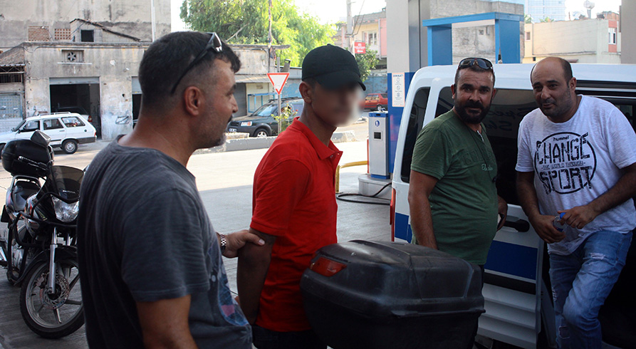 Adana'da polisleri grnce panie kaplan gen bir poet uyuturucu hap yuttu