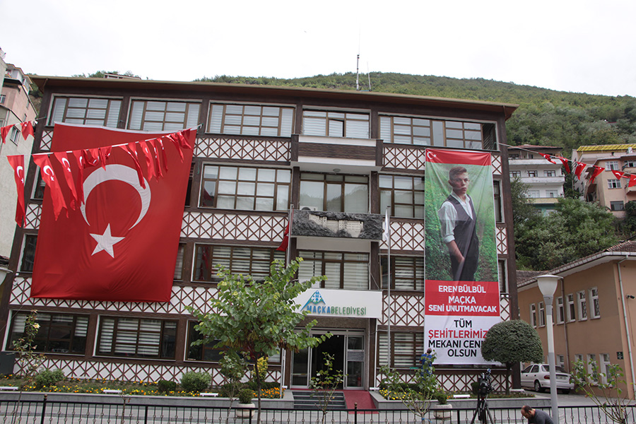Trabzon'daki hain saldrda ehit olan Eren'in memleketinde hzn hakim