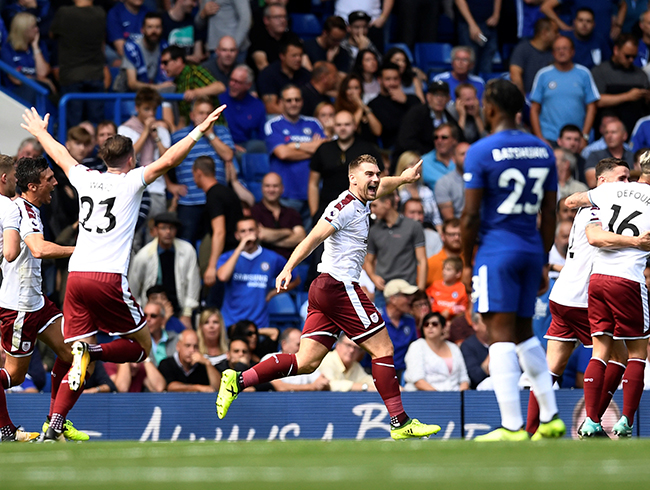 Burnley, son ampiyon Chelsea'yi Premier Lig ilk hafta manda 3-2 yendi