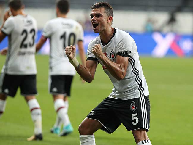 Beikta'n yeni transferi Pepe ilk kez Vodafone Park'a kt