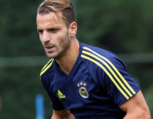 Fenerbahe'de Soldado takmla beraber antrenmanlara balad