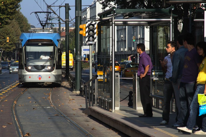 Zeytinburnu tramvay hatt yerin altna iniyor