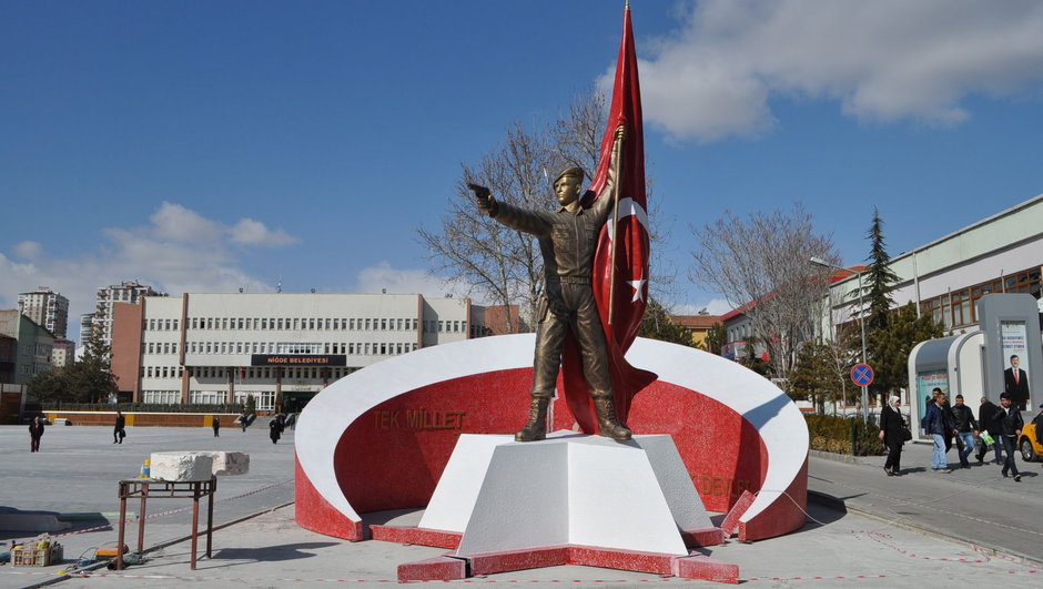 15 Temmuz kahraman mer Halisdemir'in heykeli deitiriliyor 