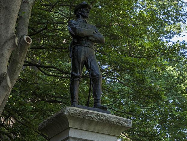 Trump'tan Konfederasyon askerlerinin heykellerinin kaldrlmasna tepki
