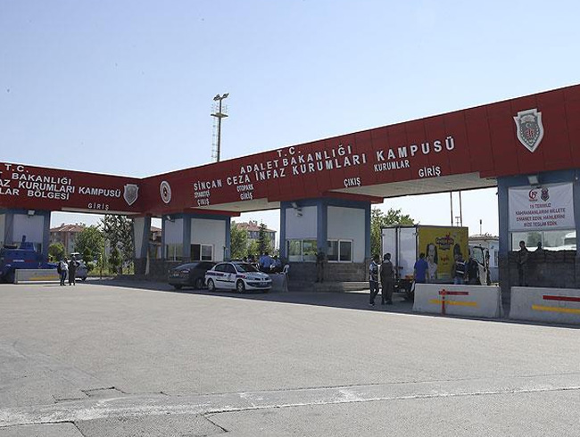 FET davasnda 152'si asker, 3' sivil 155 sann yargland duruma salonuna tarla faresi girdi
