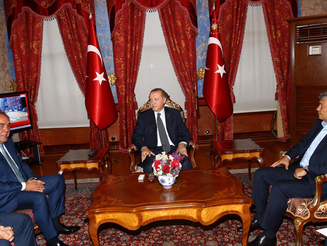 Cumhurbakan Erdoan TFF Bakan Yldrm Demirren ve Mircea Lucescu'yu arlad