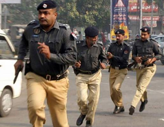 Pakistan'da 7 polis karld