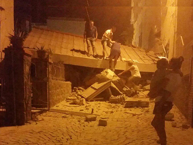 talya'da deprem: 1 l, 25 yaral 