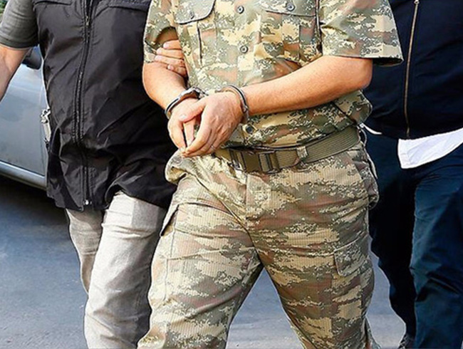 Kocaeli'de 7 asker FET'den tutukland