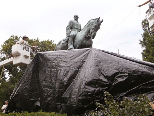 ABD'de general heykelleri siyah rtyle kapatld