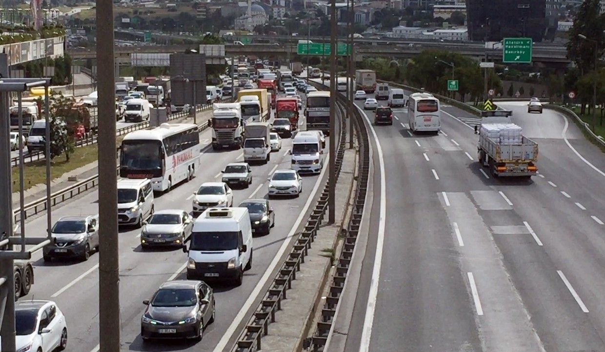 Sabah saatlerinde yola kan tatilciler Mahmutbey gielerinde younlua yol at