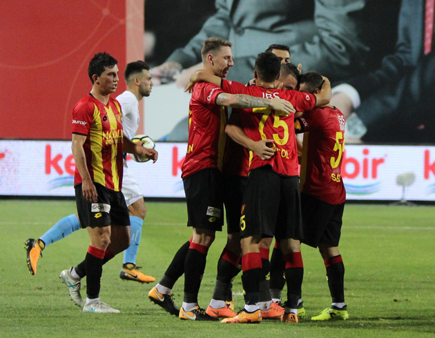 Seyircisiz oynanan mata Trabzonspor deplasmanda Gztepe'ye 3-2 malup oldu
