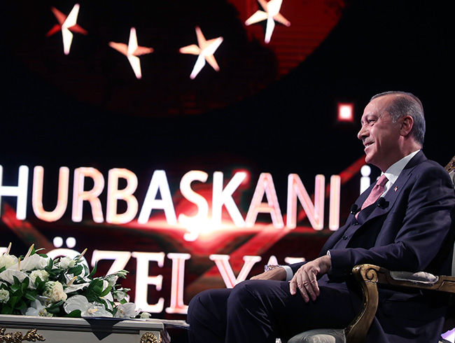 Cumhurbakan Erdoan torunu Ahmet Akif'e Kur'an- Kerim retirken ekilen fotorafn hikayesini anlatt