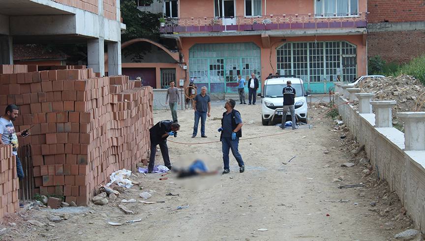 Bursa'da inaatn bahesinde ceset bulundu